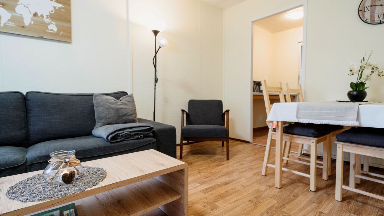 Wohnraum mit gemütlicher Sitzecke und TV Wohnraum mit gemütlicher Sitzecke und TV